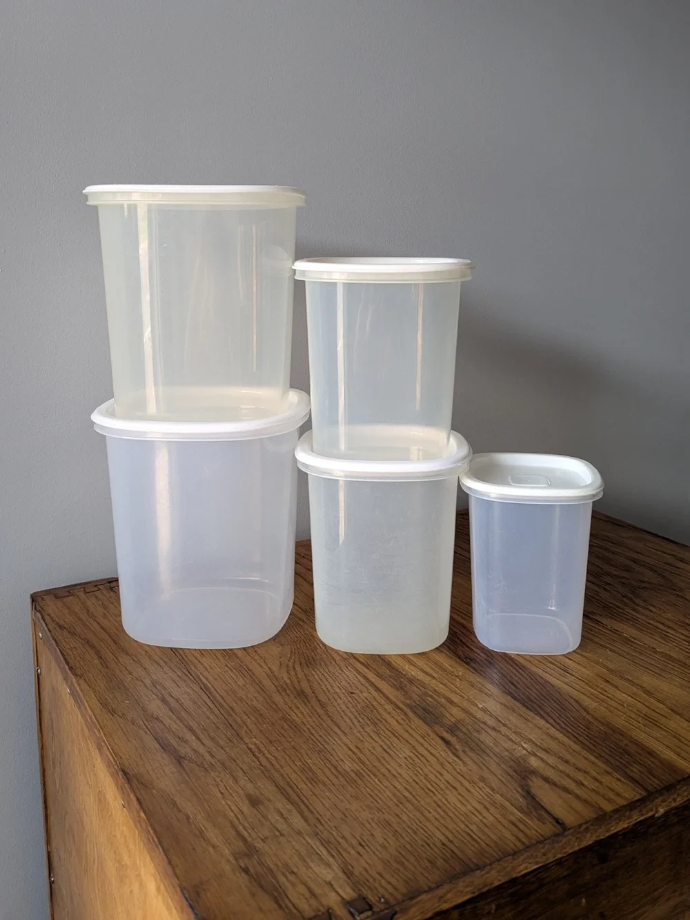 Vintage Rubbermaid Servin' Saver #5 6 8 Canisters Set of 5 - White Lids - Picture 1 of 16